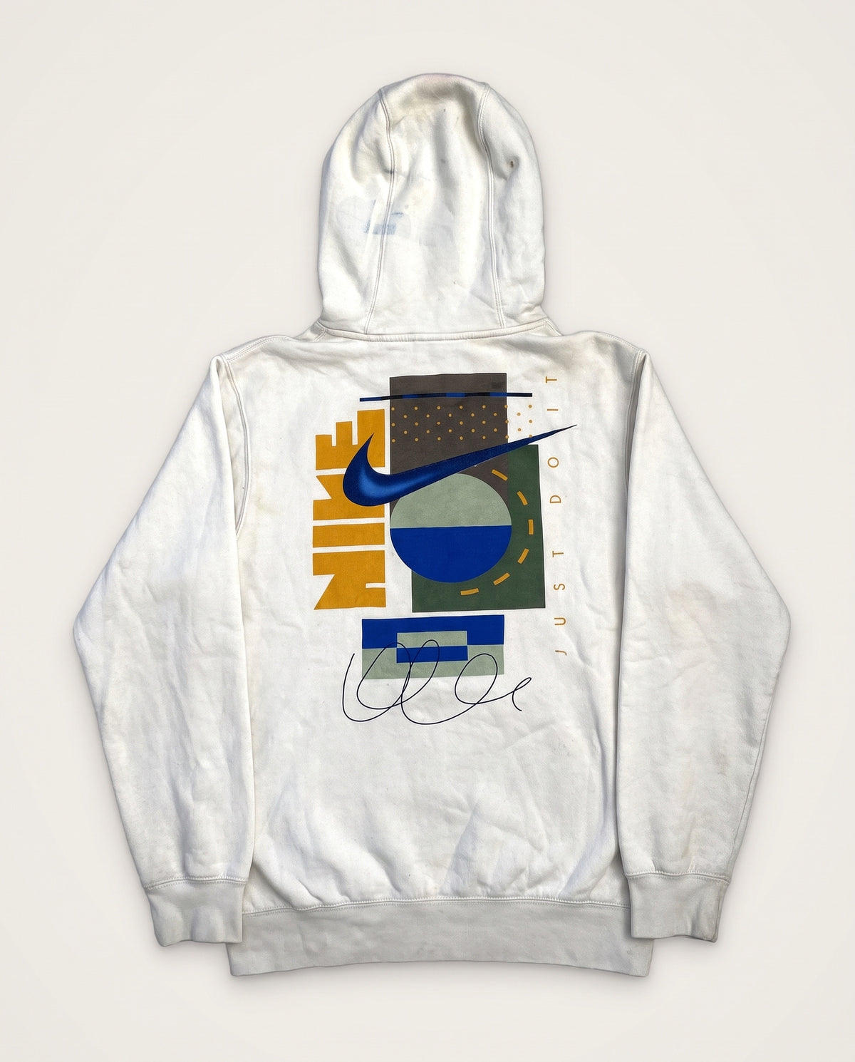 Nike Club Hoodie — ricostruzione: steso, retro