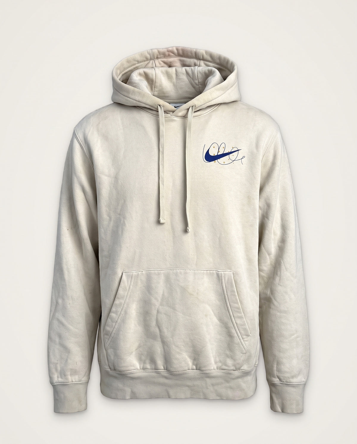 Nike Club Hoodie — ricostruzione: in volume, fronte