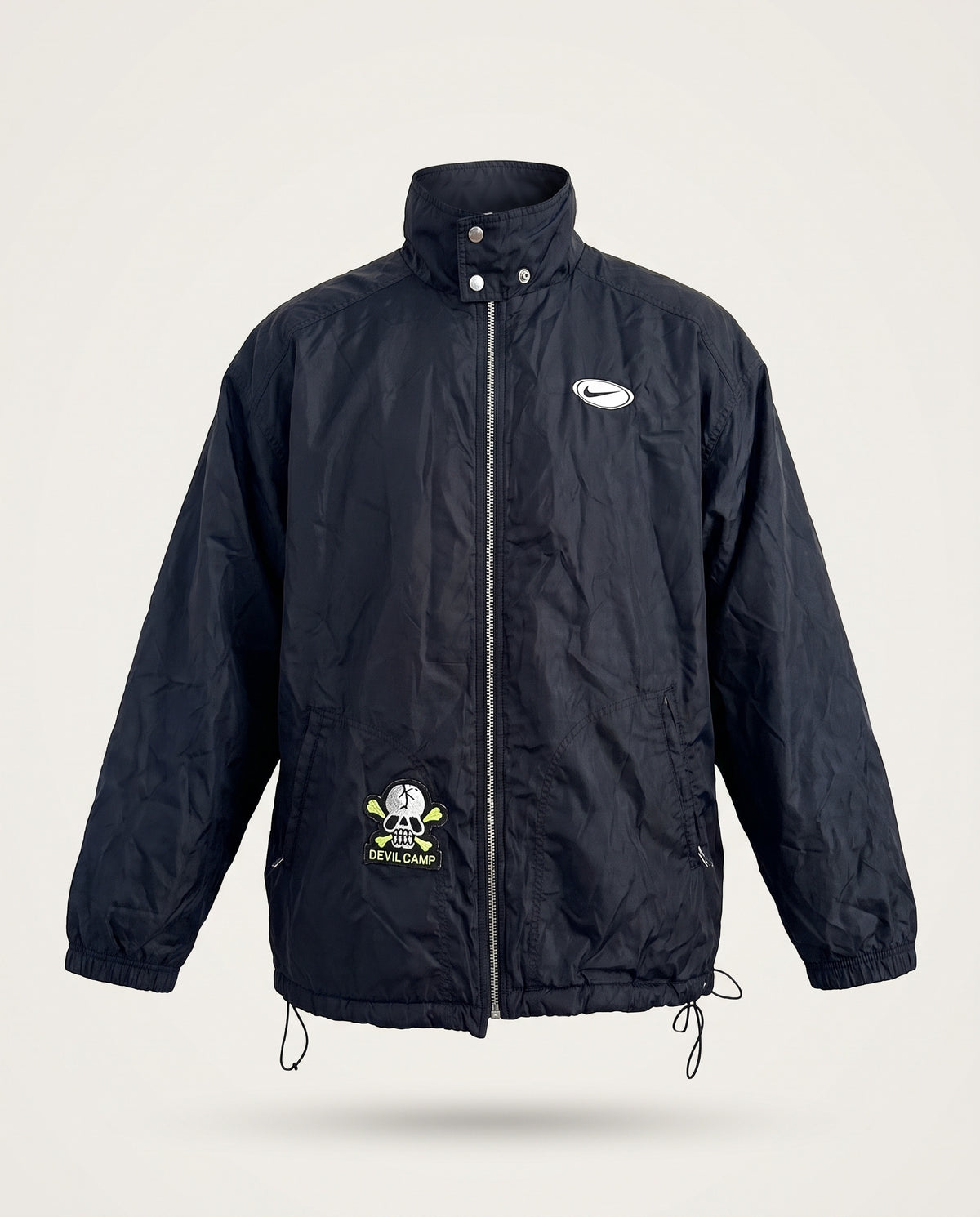 Nike 90s Devil Camp Nylon Jacket — ricostruzione: in volume, fronte