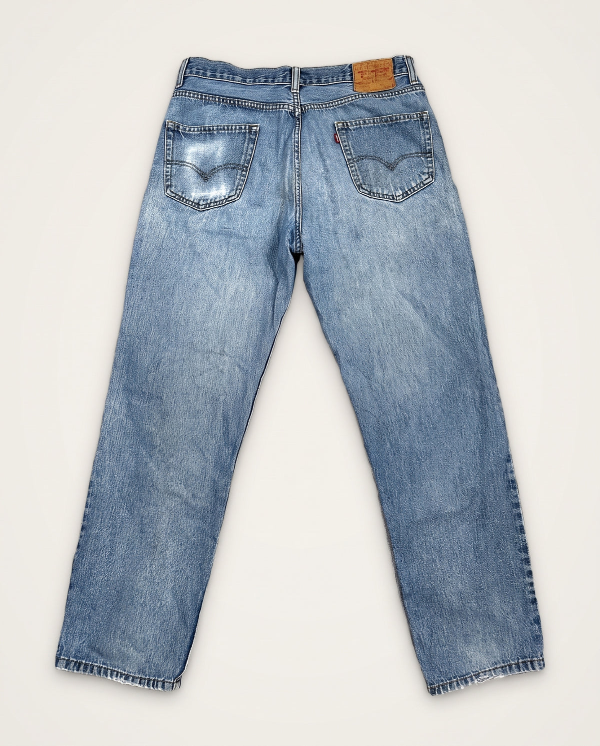 Levi's Jeans — ricostruzione: steso, retro