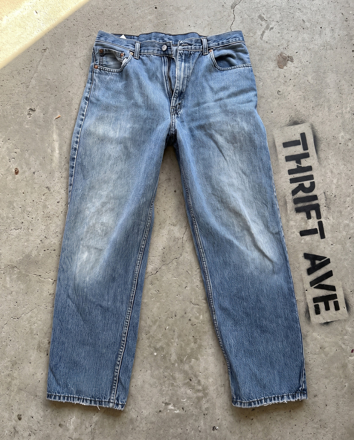 Levi's Jeans — ricostruzione: su cemento